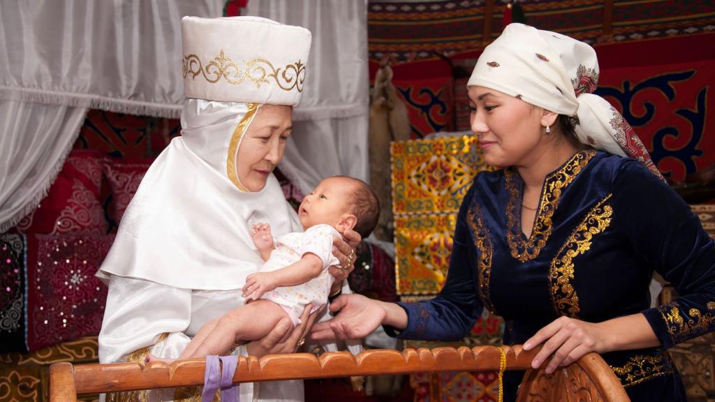 Казахский ритуал после появления малыша
