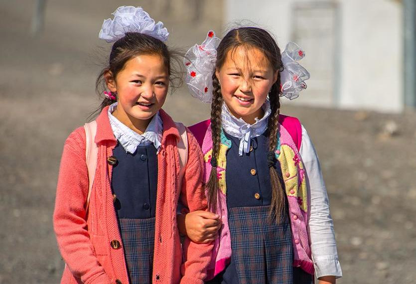Казахские школьницы